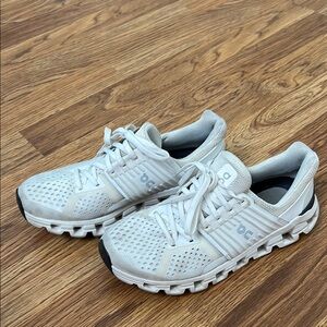 On Cloud Running - Cloudswift Shoes woman’s size 6